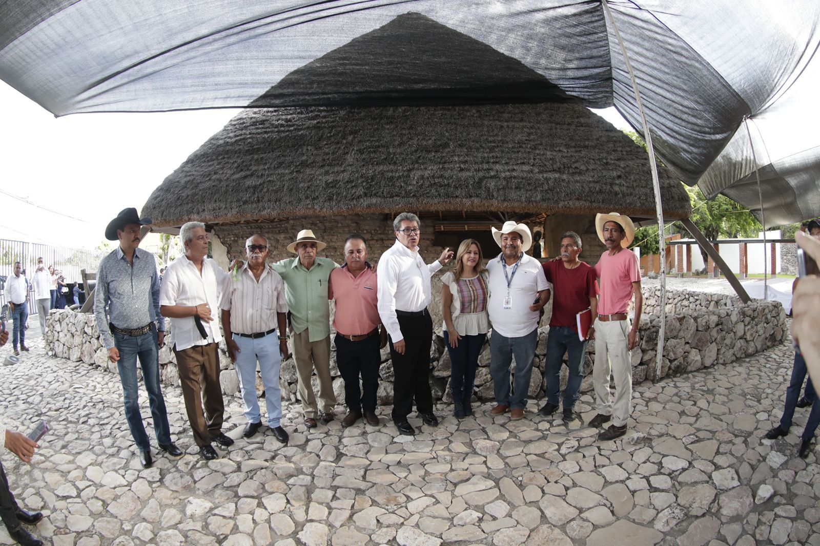 En la tierra de Zapata, presenta Monreal su plan de democracia