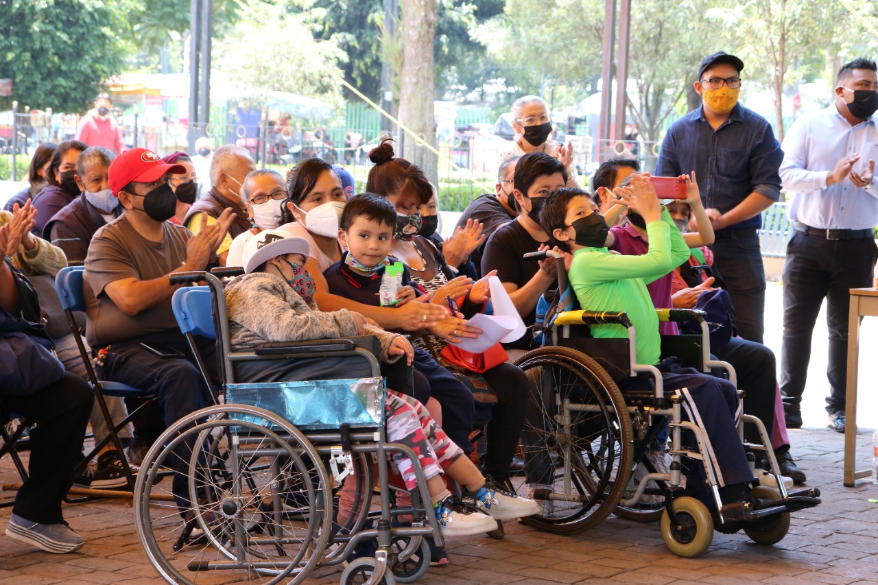 Entrega alcaldía Xochimilco sillas de rueda y aparatos ortopédicos a más de 100 personas