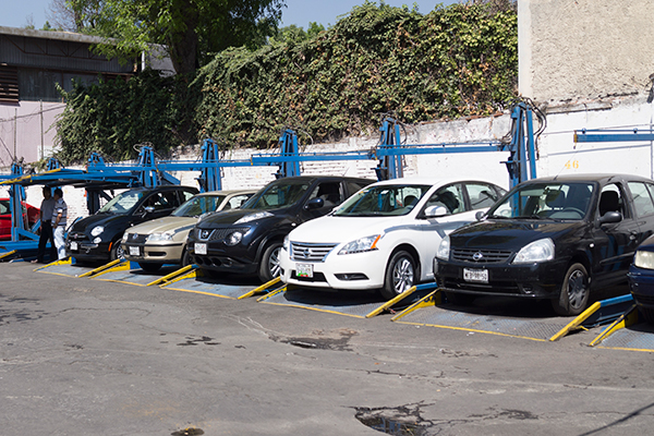 Lanzan iniciativa para regularizar estacionamientos