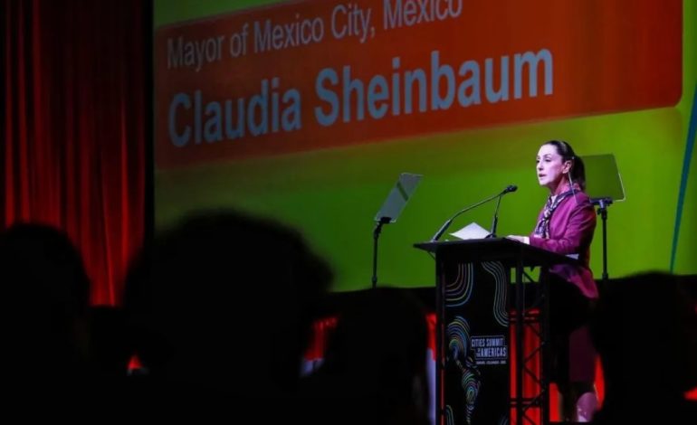 El martes, la mayoría de Morena aprovechó el caos para presentar una iniciativa con la cual le permitirán a la jefa de Gobierno, Claudia Sheinbaum, tener vía libre para hacer campaña presidencial en el extranjero,