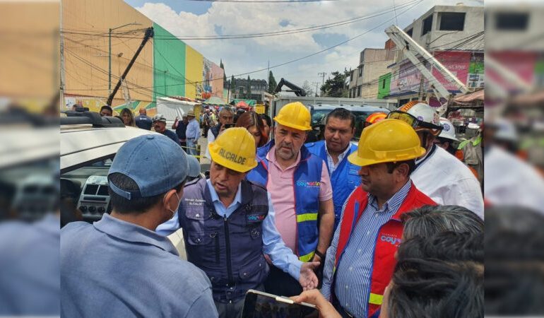 Atiende Giovani Gutiérrez accidente por caída de espectacular en Coyoacán