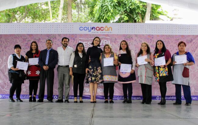 Reconoce Coyoacán labor de mamás, docentes y adultas mayores