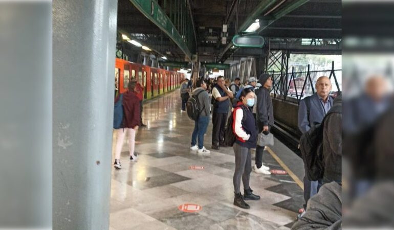  Reportan avance lento y aglomeraciones en Líneas del Metro