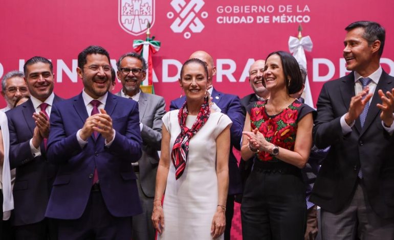 Al anunciar que solicitará licencia definitiva a la Jefatura de Gobierno de la CDMX a partir del viernes 16, Claudia Sheinbaum presumió que por hoy encabeza las encuestas rumbo a la elección presidencial del 2024, y que será la primera presidenta de México.