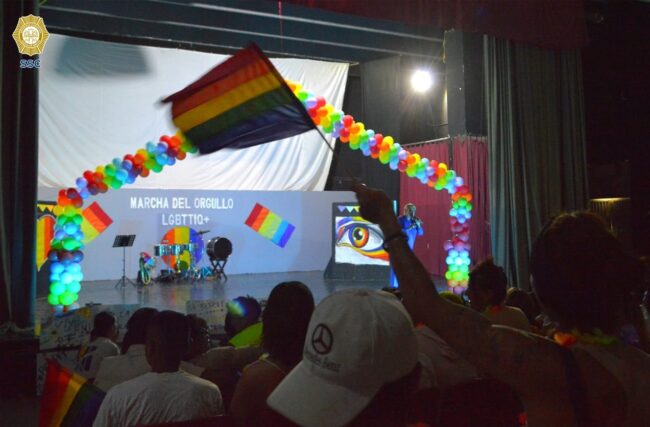 Realizan la primera marcha LGBTIQ+ en el Reclusorio Varonil  Oriente