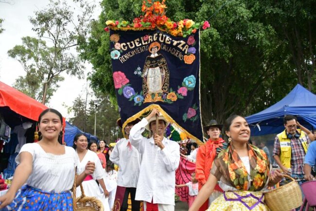 El color y la tradición de la Guelaguetza presente en el Parque Tezozómoc