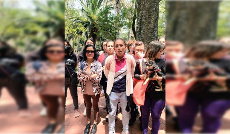Impide Sandra Cuevas promoción de adopción de perros en Parque México