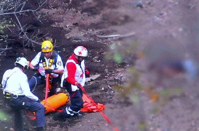 Hombre cae al fondo del volcán Xitle en Tlalpan