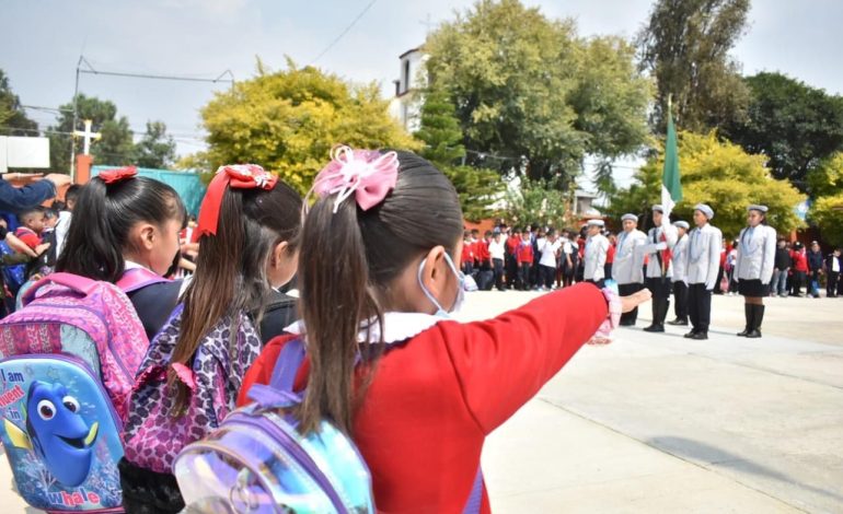 Niños de primaria de Tláhuac inician ciclo reestrenando su escuela