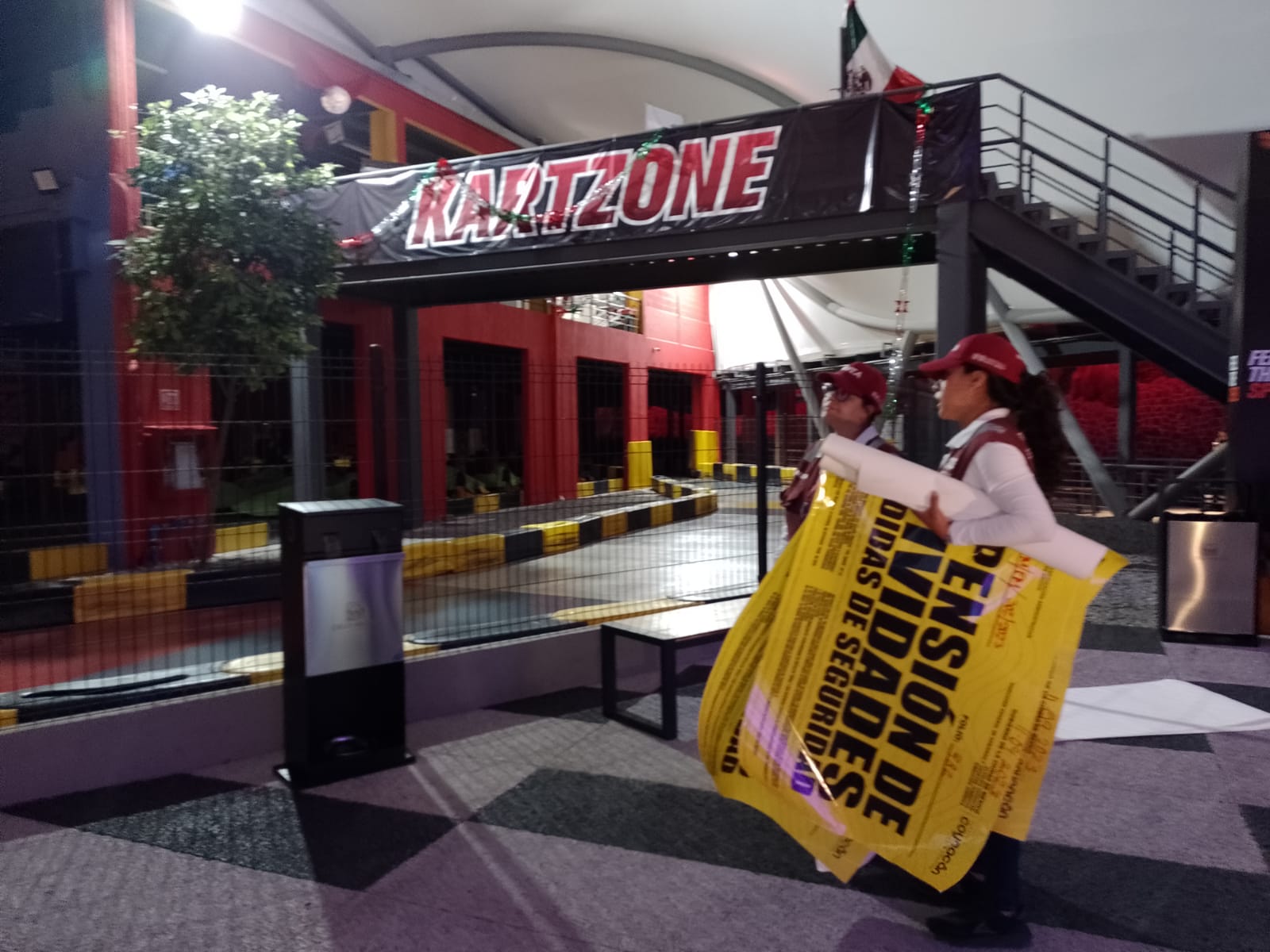 Suspende Coyoacán operación de Go-Kartz en plaza comercial