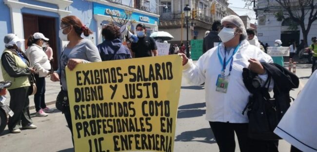 Protestan  representantes de 31 hospitales  en Secretaría de Salud