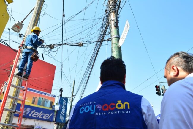 Continúa Alcaldía Coyoacán el retiro de cable en desuso