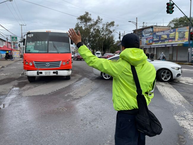 ¡Tome sus precauciones!, cierre de avenida San Rafael Atlixco por reparación de colector en Tláhuac