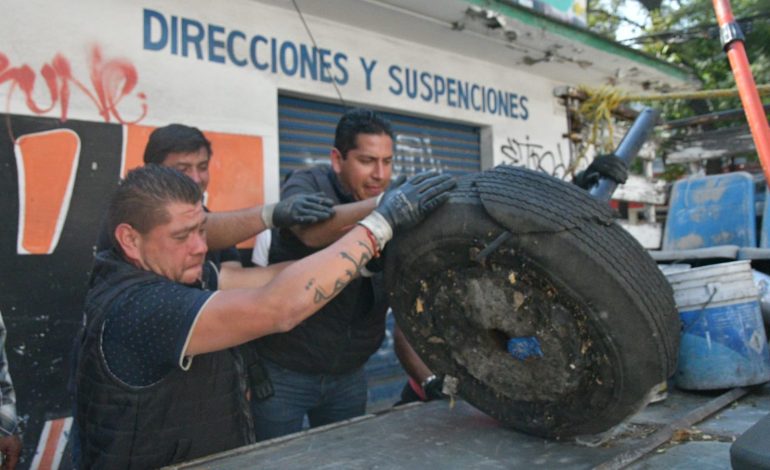 Retiran más de 2 toneladas de obstáculos en vía pública de Azcapo