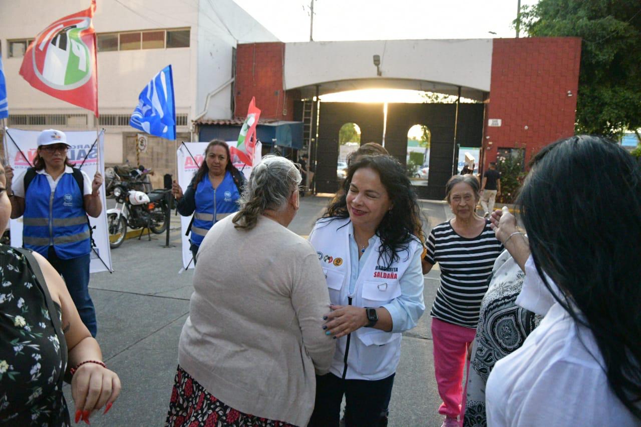 Saldaña se compromete a continuar mantenimiento de Unidades en Azcapotzalco