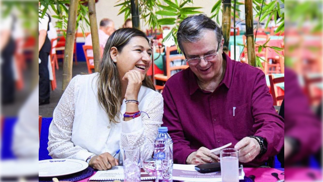 Núñez presume foto con Ebrard, el de la Línea 12