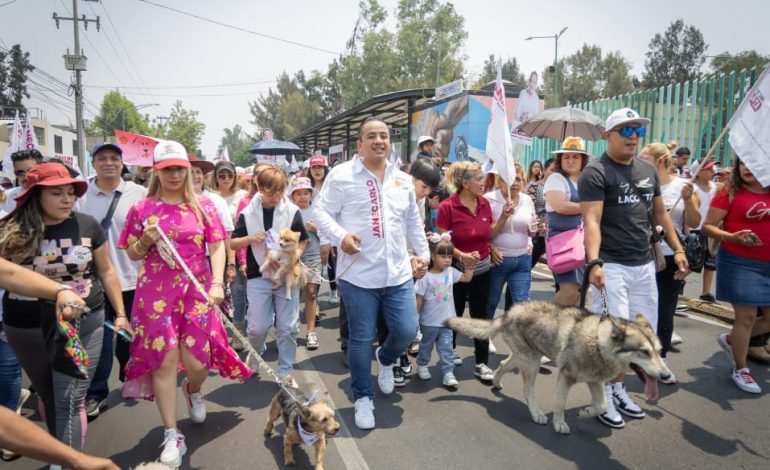 El candidato para gobernador de la alcaldía Gustavo A. Madero por la alianza de los partidos Morena, PT y PVEM, construiría, de ganar las elecciones del 2 de junio, tres clínicas veterinarias de alta calidad, en pro del bienestar de las mascotas en dicha demarcación territorial. FOTO: Especial