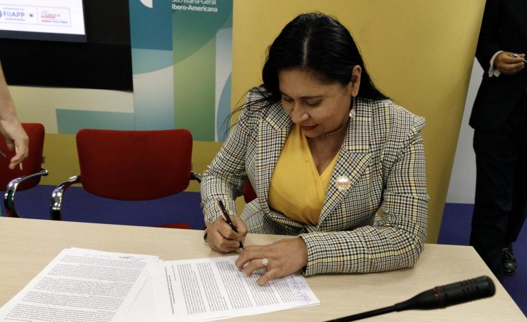 Recibe Ana Lilia Rivera constancia de mayoría como senadora