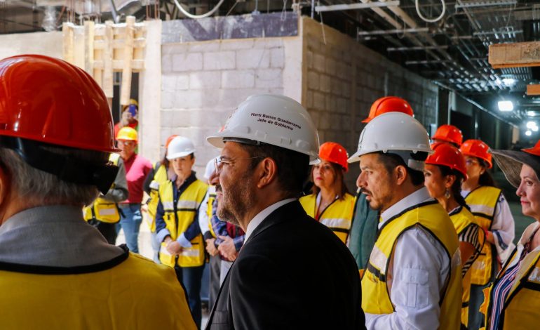 Autoridades del gobierno federal y de la capital encabezaron una visita de evaluación de obra en el Hospital General de Zona de Zaragoza, donde se invierten más de 2 mil 690 millones de pesos. FOTO: Especial