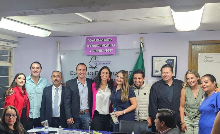 Carlos Orvañanos recibió su constancia de mayoría como alcalde electo de Cuajimalpa, para el periodo de gobierno del 1 de octubre de este año al 30 de septiembre de 2024. FOTOS: Especial