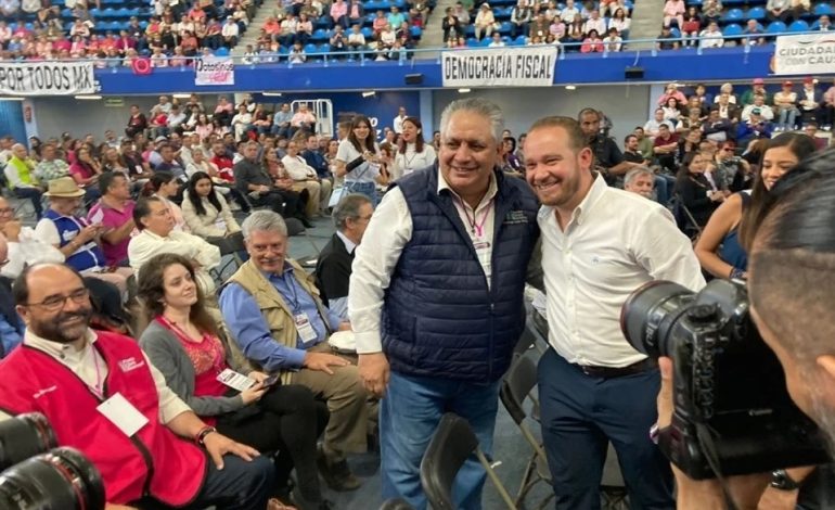 Después de un mes sin actividad pública, el ex candidato a la Jefatura de Gobierno de la CDMX, Santiago Taboada, reapareció este fin de semana en lo que llamaron Encuentro Nacional Ciudadano con las organizaciones que conforman la llamada Marea Rosa, que apoyaron la campaña del panista. FOTO: Especial