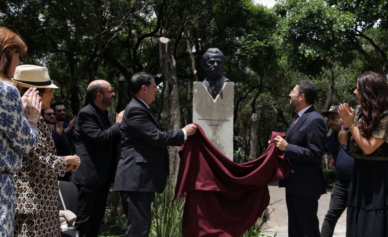 “Existe un antes y un después de Porfirio Muñoz Ledo para México”, valoró durante el homenaje Ifigenia Martínez, diputada electa y quien probablemente tendrá el privilegio de colocarle la banda presidencial a Claudia Sheinbaum el próximo de octubre. En Palacio, la valoración sobre el guanajuatense es otra. FOTO: GCDMX