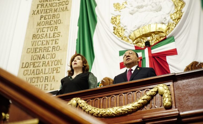 Reconoce Congreso al Poder Judicial con leyenda en letras de oro