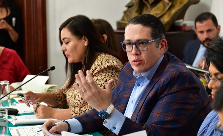 El alcalde Luis Mendoza, fue contundente en su respuesta al diputado de Movimiento Ciudadano, Royfid Torres: “Si está tan mal la Alcaldía Benito Juárez, ¿por qué los de Movimiento Ciudadano (MC) siguen viviendo ahí?”. Y remató: “No tienes idea de lo que estás preguntando”. FOTO: Especial