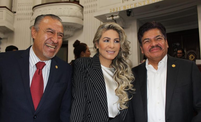¿De qué habrán hablado durante su encuentro en el Congreso de la Ciudad de México Nora Arias, Francisco Chíguil y Pablo Trejo, previo a la comparecencia del alcalde de Gustavo A. Madero, Janecarlo Lozano? Muy interesante reunión en plenas curules. FOTO: Especial
