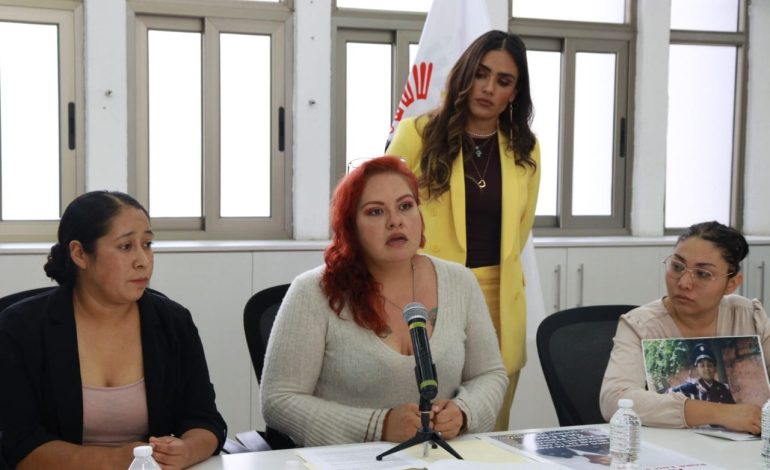 Madres de niños que estudiaban en la Academia Militarizada Oliin Cuauhtémoc exigieron a las autoridades que den celeridad a las investigaciones y deslinden responsabilidades ante las denuncias por maltrato físico y emocional, lo más grave el “homicidio calificado” –así lo indaga la Fiscalía– del menor Erick, de 13 años, ocurrido en un campamento organizado por la institución.