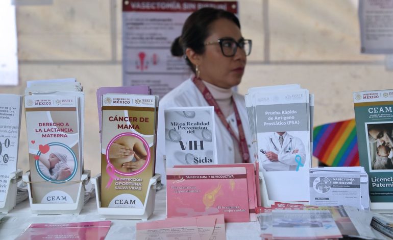 La feria fue inaugurada por el alcalde Octavio Rivero Villaseñor, acompañado por Frida Durán Sánchez, subdelegada de Prestaciones Económicas, Sociales y Culturales del ISSSTE, en representación del director general Martí Batres Guadarrama.
