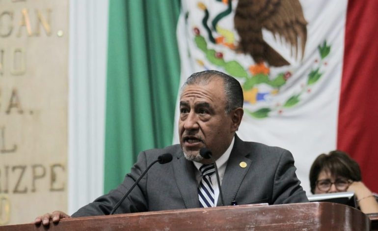 Urgen acciones contra plaga de muérdago en arbolado de CDMX