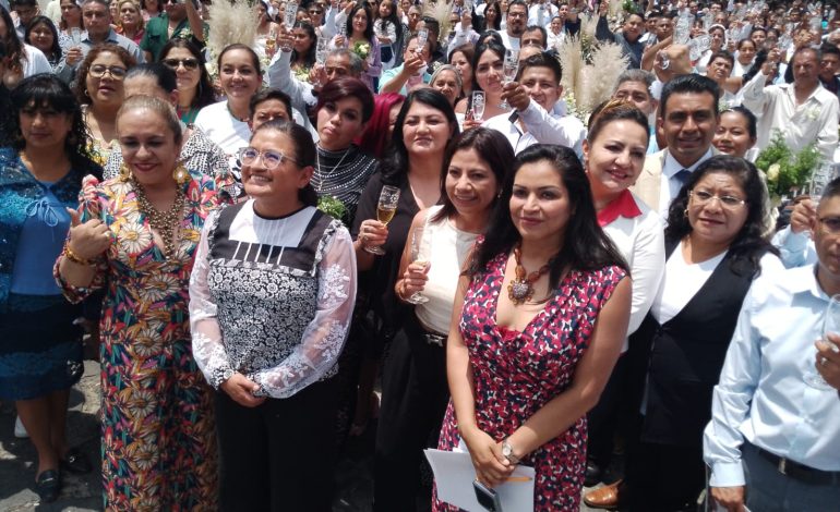 En el ex Convento de Culhuacán, más de 300 parejas contrajeron matrimonio civil teniendo como madrina de honor a la Alcaldesa de Iztapalapa, Aleida Alavez Ruiz.
