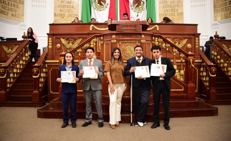 Con la aprobación de dos acuerdos y ocho dictámenes, concluyó el Primer Parlamento de las Personas Jóvenes del Congreso de la Ciudad de México III Legislatura, el cual contó con la participación de 66 diputadas y diputados juveniles y 20 suplentes. FOTO: Especial