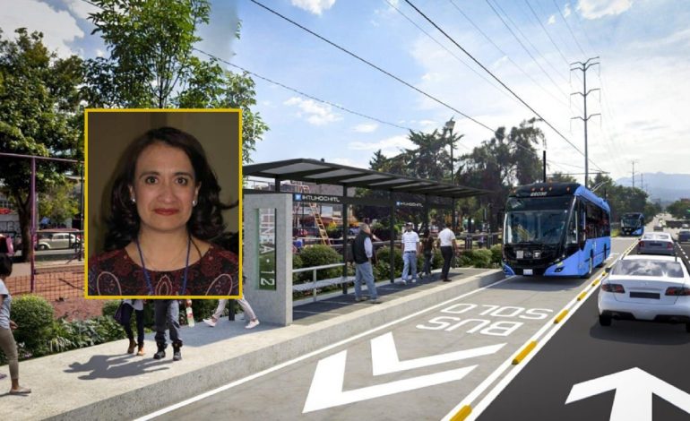 La Ciudad de México cuenta con más de 13 mil kilómetros de vías primarias y secundarias, pero sólo tiene 500 kilómetros de ciclovías que se concentra en siete demarcaciones territoriales, por lo que es necesario implementar una estrategia integral de movilidad para tener un transporte de pasajeros eficiente y que ayude a reducir los tiempos de traslados, exhorta Miriam Téllez Ballesteros, académica de la Facultad de Arquitectura de la UNAM. FOTOS: Especial