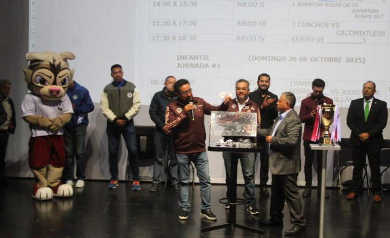 El alcalde, Fernando Mercado Guaida fue testigo de honor del sorteo de la Primera Copa Magdalena “Por La Paz”, torneo de fútbol que busca fortalecer el tejido social de la demarcación, inculcando en la juventud la cultura del deporte entre las y los jóvenes que practican esta actividad física. FOTOS: Especial