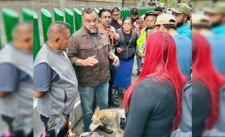 Encabezado por el alcalde Fernando Mercado, se realizan trabajos para el retiro de escombros tras deslizamiento de tierra en la ladera de la Col. Ixtlahualtongo. FOTOS: Especial